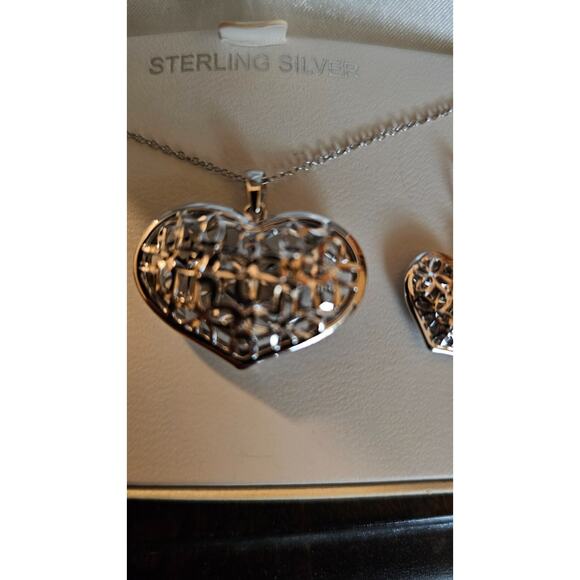 Sterling Silver Puffy heart pendant with matching pierced earrings - 18 in chain - Picture 4 of 4
